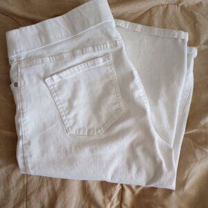 Gloria Vanderbilt capris white